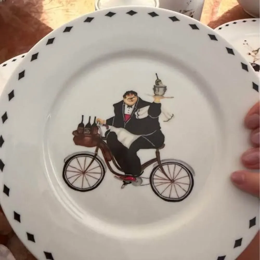 Discontinued Oneida Chefs to Go Dinnerware Set